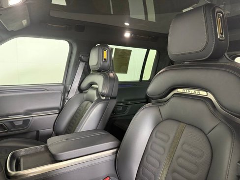 Used 2024 Rivian R1S Adventure image 6