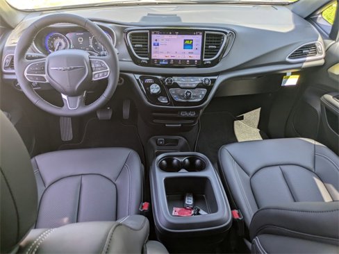 New 2025 Chrysler Voyager LX image 14