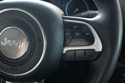 Used 2018 Jeep Renegade Latitude image 22