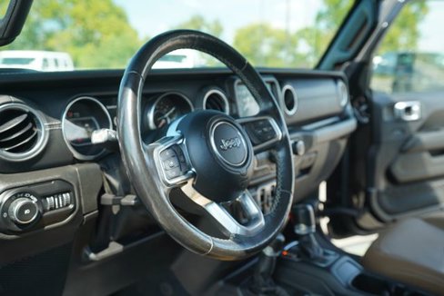 Used 2020 Jeep Wrangler Unlimited Sahara image 23