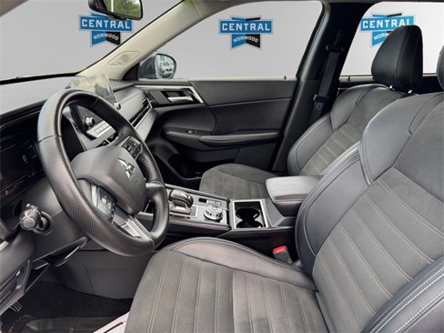 Used 2024 Mitsubishi Outlander SE Black Edition image 9