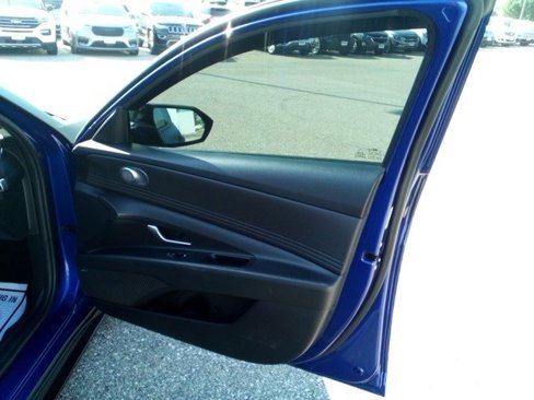 Used 2023 Hyundai Elantra Limited w/ Cargo Package image 16