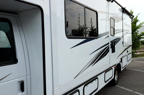 Used 2022 Ford E-450 and Econoline 450 Super Duty w/ Motorhome Prep Package image 23