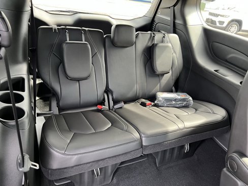 New 2026 Chrysler Pacifica Select image 16