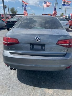 Used 2016 Volkswagen Jetta S image 3