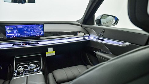 New 2026 BMW 750e xDrive image 17