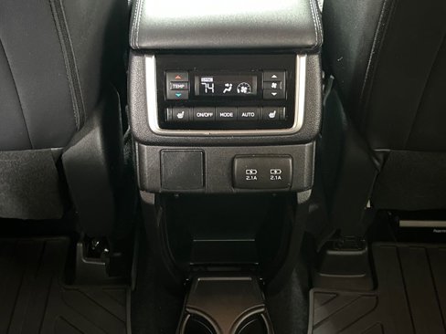 Used 2021 Subaru Ascent Limited w/ Technology Package image 13