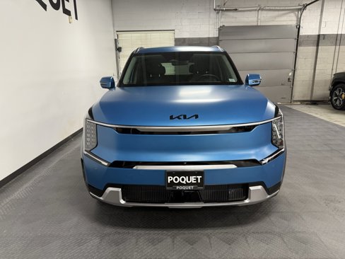 Used 2024 Kia EV9 Land image 3