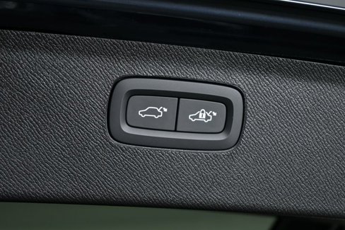 New 2026 Volvo XC90 B6 Plus w/ Protection Package Premier image 32
