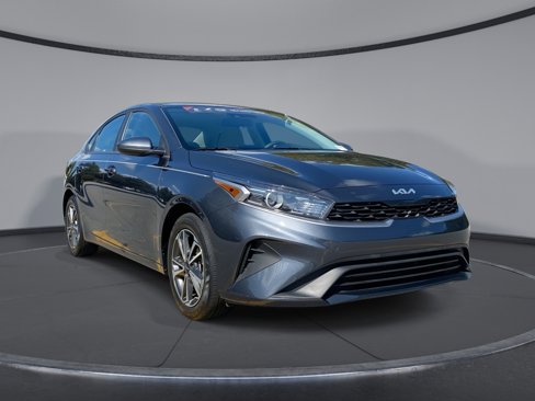 Certified 2022 Kia Forte LXS image 1