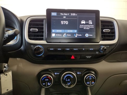 Used 2023 Hyundai Venue SEL image 24