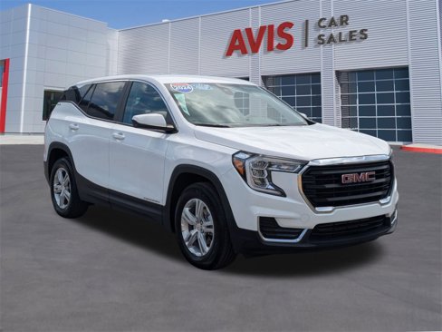 Used 2024 GMC Terrain SLE image 3