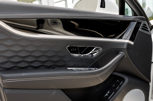 New 2025 Bentley Flying Spur Plug-In Hybrid image 35