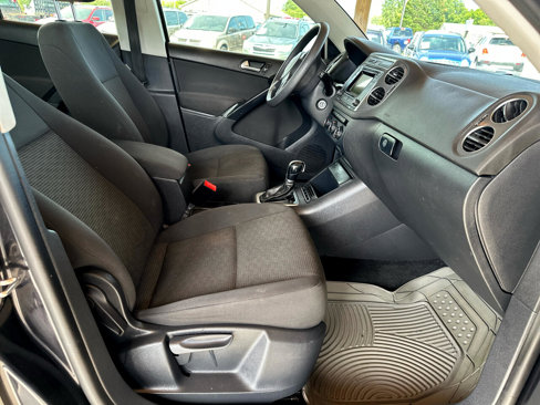 Used 2017 Volkswagen Tiguan S image 48