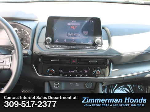 Used 2021 Nissan Rogue SV image 16