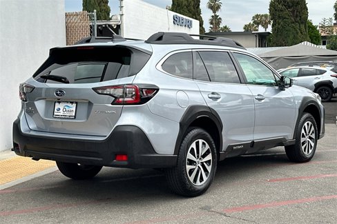Used 2024 Subaru Outback Premium image 5