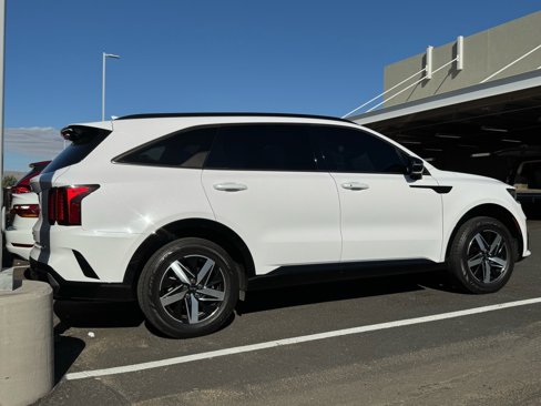 Certified 2021 Kia Sorento S w/ Panoramic Sunroof Package image 3