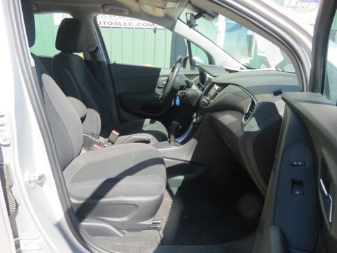 Used 2019 Chevrolet Trax LS image 17