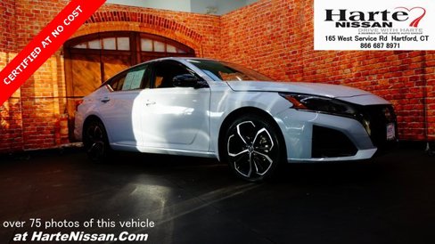 Used 2023 Nissan Altima 2.5 SR w/ SR Premium Package image 1
