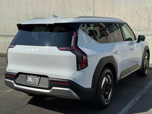 Used 2025 Kia EV9 Wind image 6