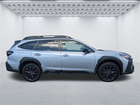 Used 2023 Subaru Outback Onyx Edition image 3
