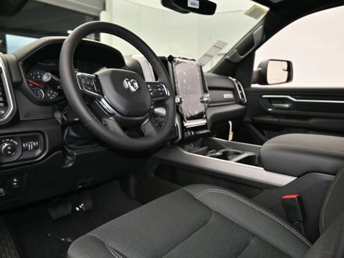 New 2025 RAM 1500 4x4 Crew Cab image 12