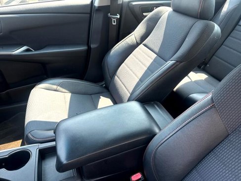 Used 2016 Toyota Camry SE image 13