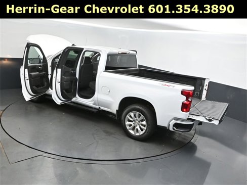 Used 2023 Chevrolet Silverado 1500 Custom image 2
