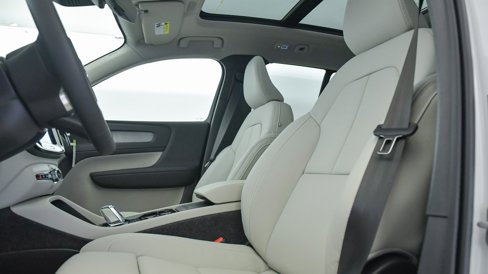 New 2025 Volvo XC40 B5 Plus w/ Protection Package Premier image 20