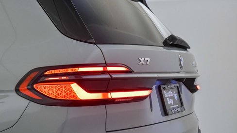 New 2026 BMW X7 M60i image 14