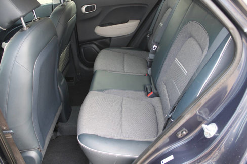 Used 2022 Hyundai Venue Limited image 10