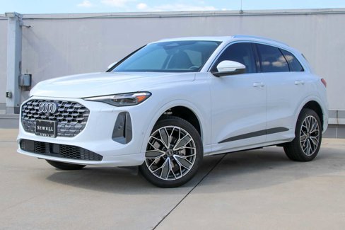 Certified 2025 Audi Q5 Premium Plus w/ Premium Plus image 1