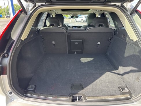 Certified 2025 Volvo XC60 B5 Plus image 34