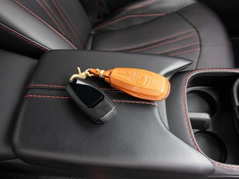 Used 2021 Aston Martin V8 Vantage Coupe image 36