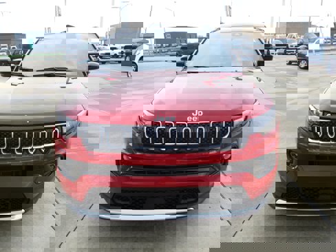 Used 2023 Jeep Compass Limited image 9
