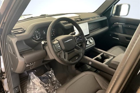 New 2025 Land Rover Defender 110 X-Dynamic SE image 6