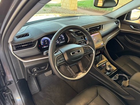 Used 2022 Jeep Grand Cherokee Limited image 12