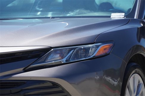 Used 2018 Toyota Camry LE image 4
