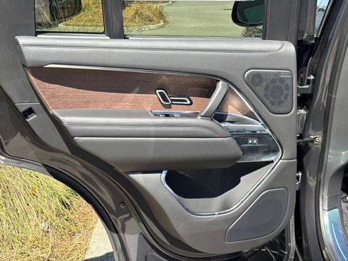 New 2025 Land Rover Range Rover SE image 12