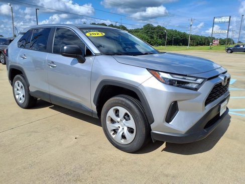 Used 2023 Toyota RAV4 LE image 7