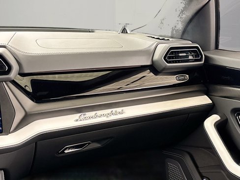 Used 2025 Lamborghini Urus SE image 20