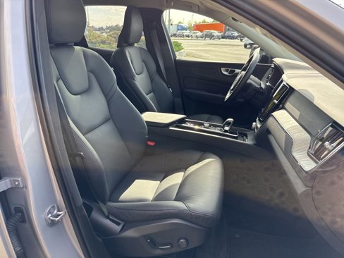 Certified 2025 Volvo XC60 B5 Plus image 40