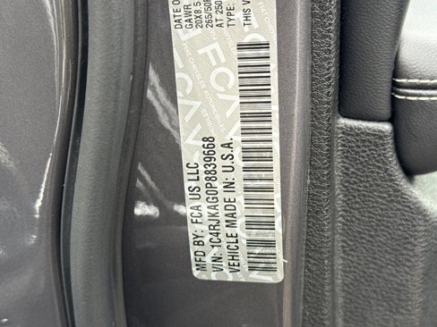 Used 2023 Jeep Grand Cherokee L Laredo image 28