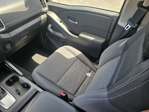 Used 2024 Nissan Frontier SV image 29