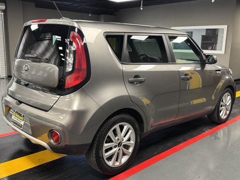 Used 2017 Kia Soul + image 6