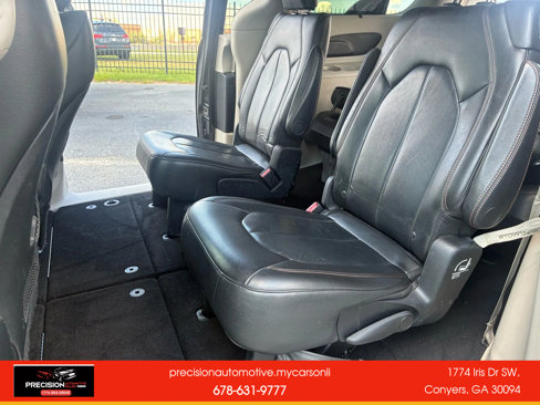 Used 2017 Chrysler Pacifica Touring-L image 13