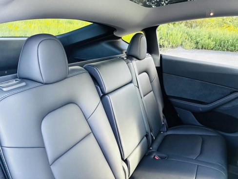 Used 2025 Tesla Model Y Long Range image 34