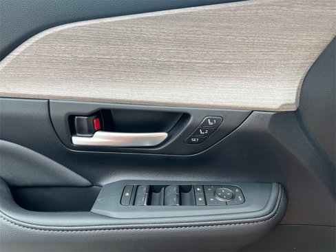 New 2025 Toyota Grand Highlander AWD Hybrid image 11