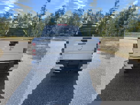 New 2025 Nissan Frontier SV w/ SV Convenience Package image 6