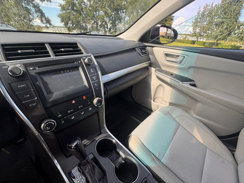 Used 2017 Toyota Camry SE image 15